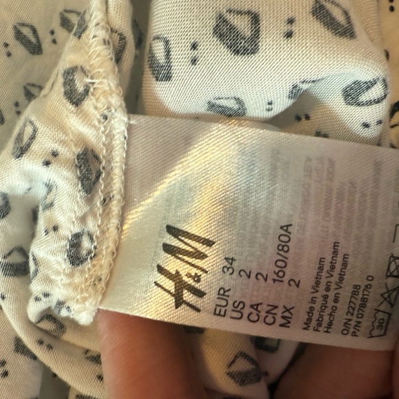 H&M White and Black Patterned Midi Dress - Picture 8 of 9